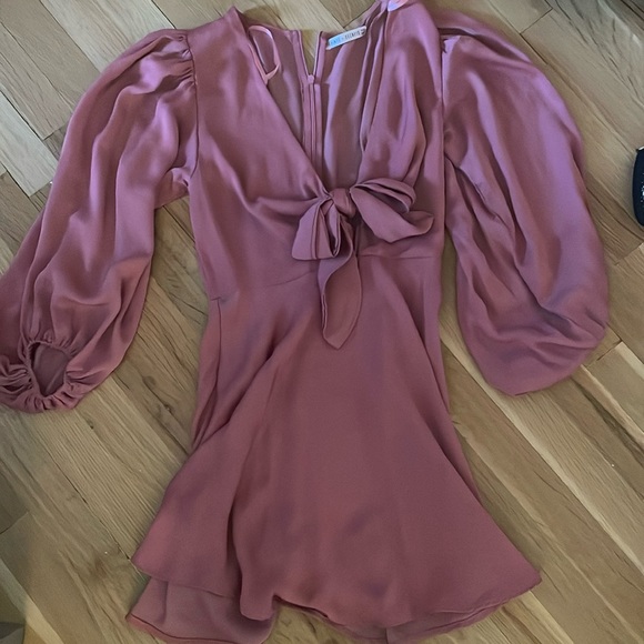 Dresses & Skirts - Saints + Secrets pinky silky dress XS